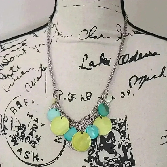 #10 set of 3 fashion statement charm seashell medallion necklaces - Picture 3 of 4